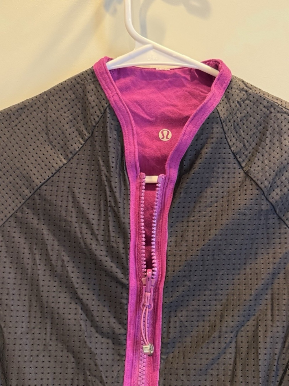 Lululemon Women's Find Your Bliss Jacket Black / Regal Plum Size 4 Reversible - Picture 7 of 7